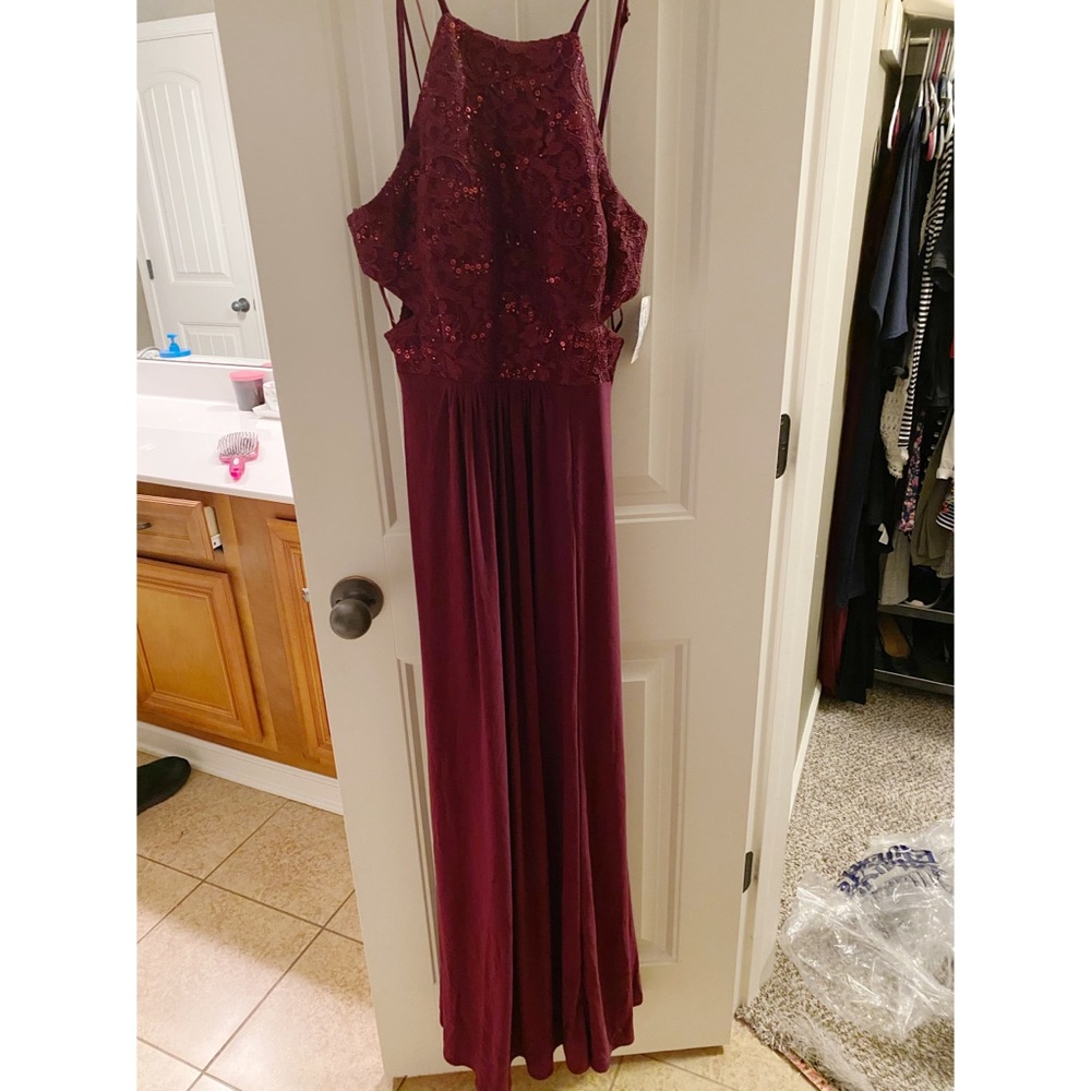 Size 5 NWT burgundy maxi dress
